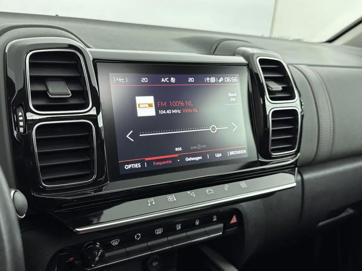 130pk Feel | Glazen Panoramadak | Camera | Comfortstoelen | Keyless | Dodehoek Detectie | Climate Control  | 19" Lichtmetalen Velgen | Apple Carplay/Android Auto |
