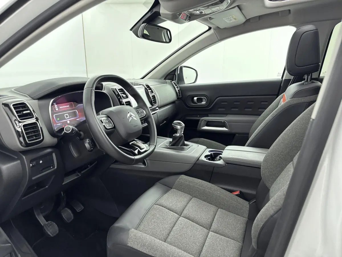 130pk Feel | Glazen Panoramadak | Camera | Comfortstoelen | Keyless | Dodehoek Detectie | Climate Control  | 19" Lichtmetalen Velgen | Apple Carplay/Android Auto |