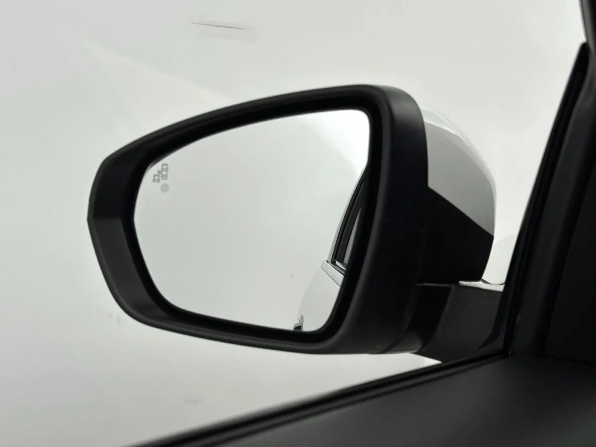 130pk Feel | Glazen Panoramadak | Camera | Comfortstoelen | Keyless | Dodehoek Detectie | Climate Control  | 19" Lichtmetalen Velgen | Apple Carplay/Android Auto |