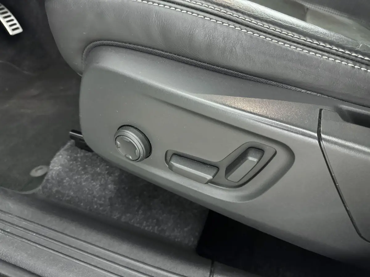 2.0 T5 AWD R-Design Intro Edition | Achteruitrijcamera | Panoramadak | Elektr. verstelbare stoelen + memory | Harman Kardon Soundsystem | Climate Control + Stoelverwarming |