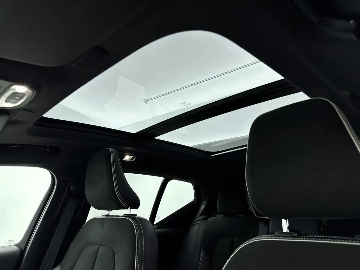 2.0 T5 AWD R-Design Intro Edition | Achteruitrijcamera | Panoramadak | Elektr. verstelbare stoelen + memory | Harman Kardon Soundsystem | Climate Control + Stoelverwarming |