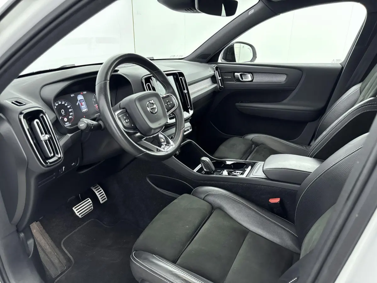 2.0 T5 AWD R-Design Intro Edition | Achteruitrijcamera | Panoramadak | Elektr. verstelbare stoelen + memory | Harman Kardon Soundsystem | Climate Control + Stoelverwarming |
