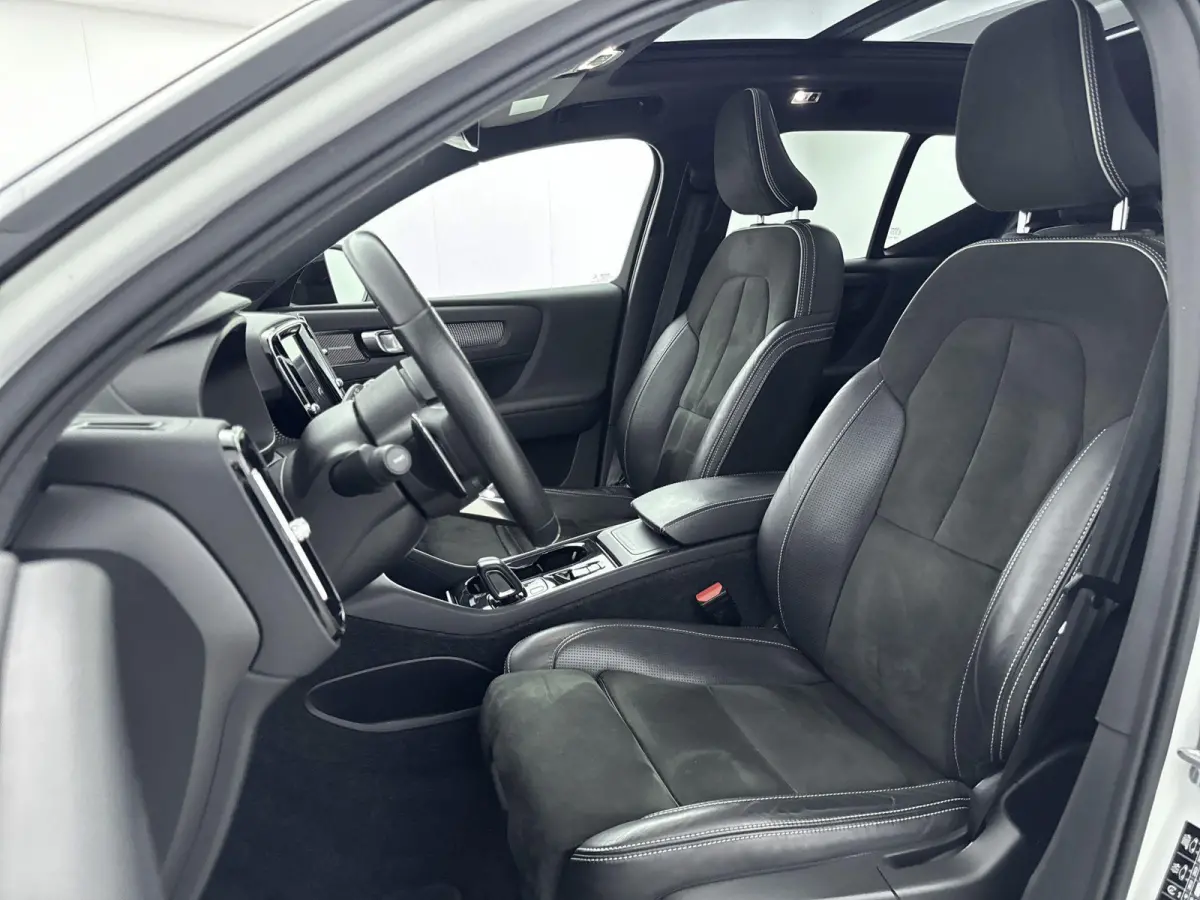 2.0 T5 AWD R-Design Intro Edition | Achteruitrijcamera | Panoramadak | Elektr. verstelbare stoelen + memory | Harman Kardon Soundsystem | Climate Control + Stoelverwarming |