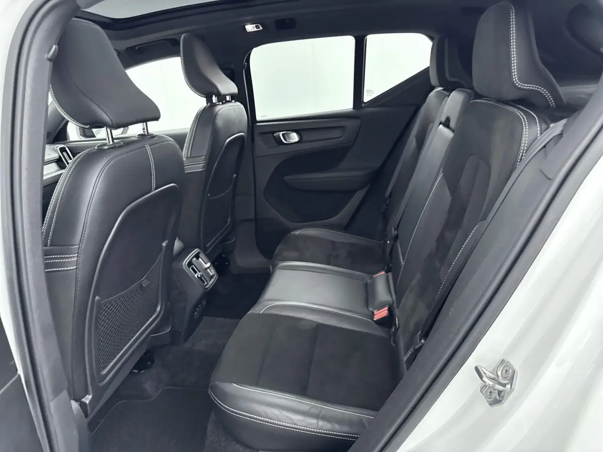 2.0 T5 AWD R-Design Intro Edition | Achteruitrijcamera | Panoramadak | Elektr. verstelbare stoelen + memory | Harman Kardon Soundsystem | Climate Control + Stoelverwarming |