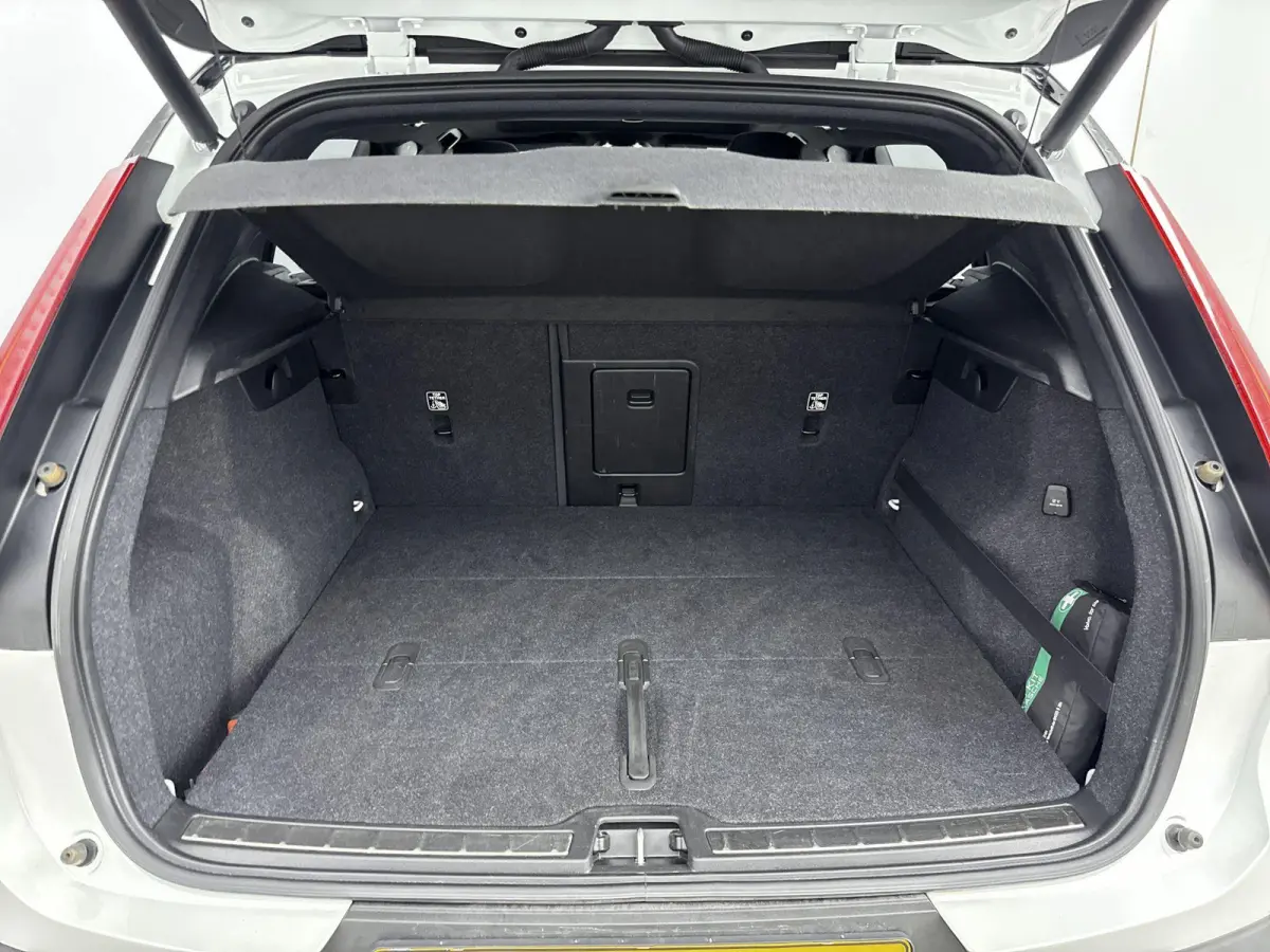 2.0 T5 AWD R-Design Intro Edition | Achteruitrijcamera | Panoramadak | Elektr. verstelbare stoelen + memory | Harman Kardon Soundsystem | Climate Control + Stoelverwarming |