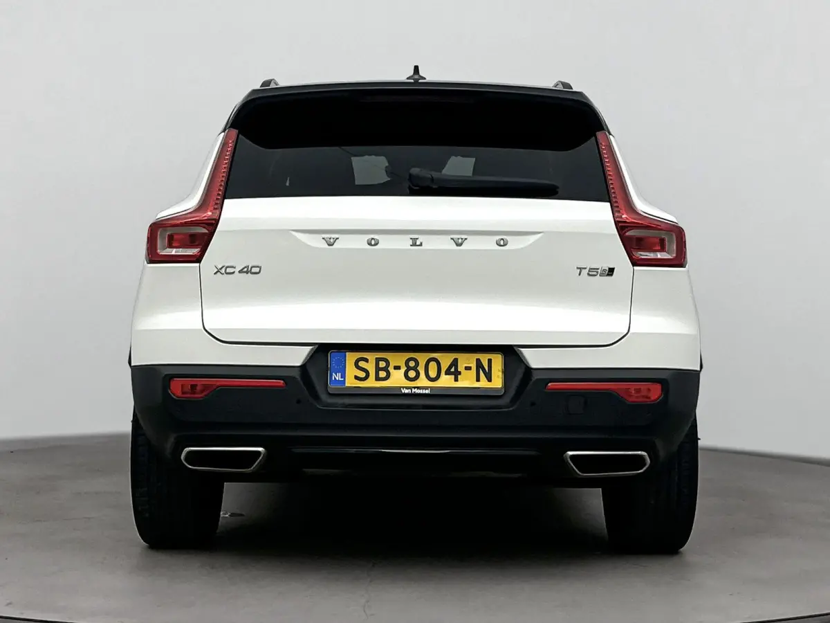 2.0 T5 AWD R-Design Intro Edition | Achteruitrijcamera | Panoramadak | Elektr. verstelbare stoelen + memory | Harman Kardon Soundsystem | Climate Control + Stoelverwarming |