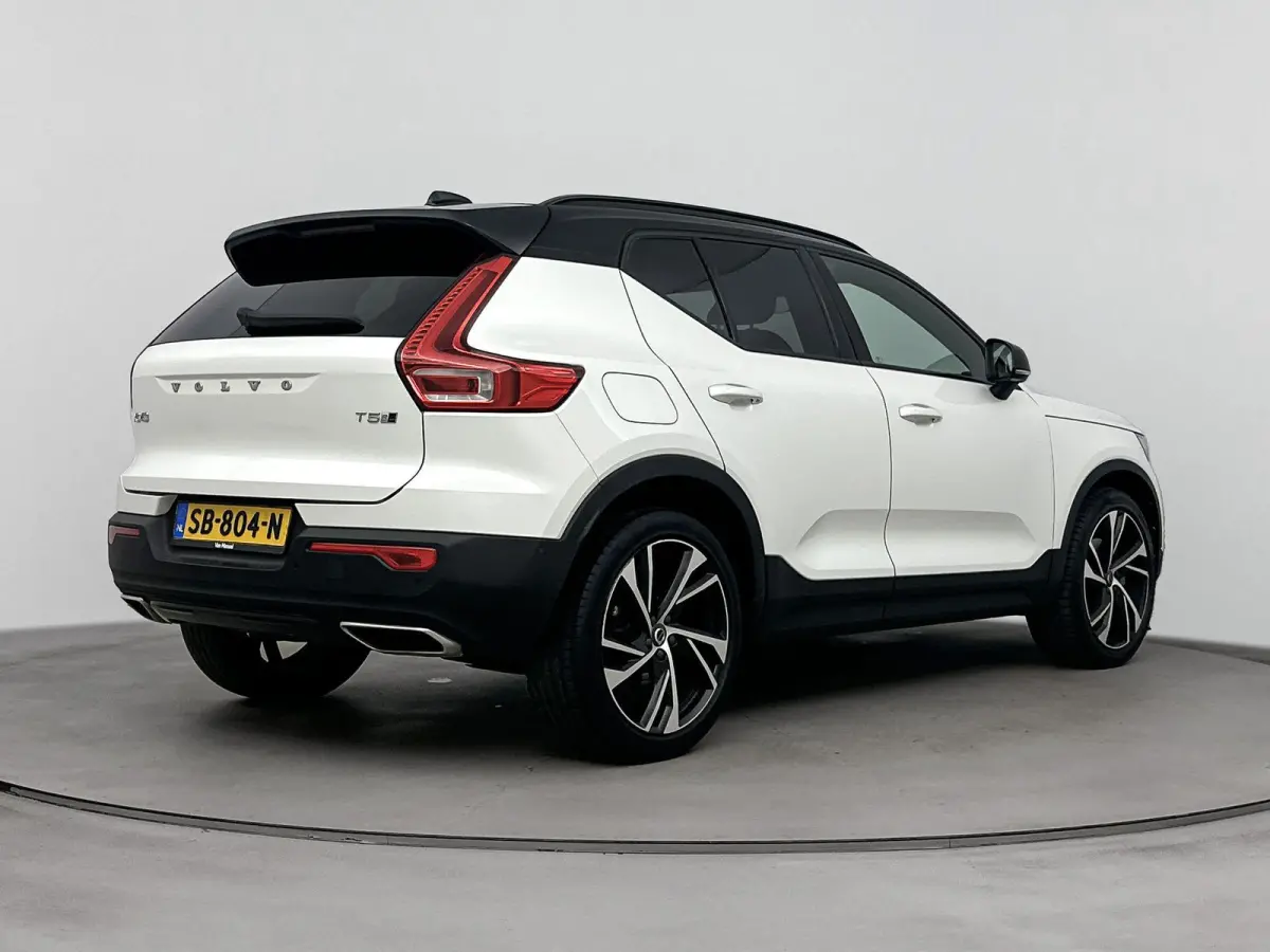 2.0 T5 AWD R-Design Intro Edition | Achteruitrijcamera | Panoramadak | Elektr. verstelbare stoelen + memory | Harman Kardon Soundsystem | Climate Control + Stoelverwarming |