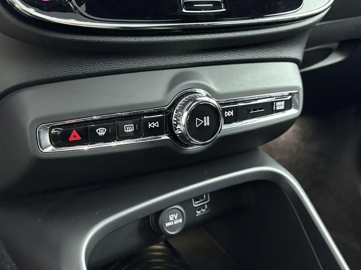 2.0 T5 AWD R-Design Intro Edition | Achteruitrijcamera | Panoramadak | Elektr. verstelbare stoelen + memory | Harman Kardon Soundsystem | Climate Control + Stoelverwarming |