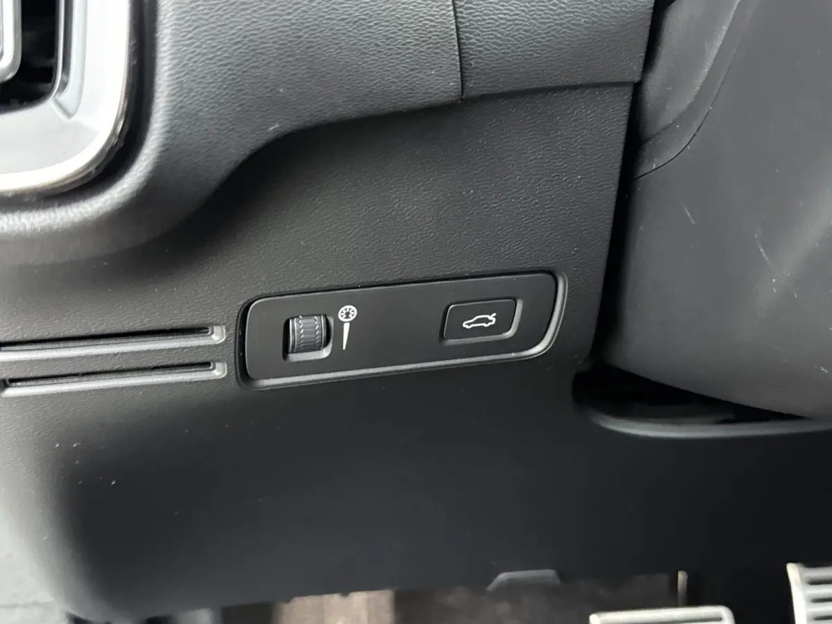 2.0 T5 AWD R-Design Intro Edition | Achteruitrijcamera | Panoramadak | Elektr. verstelbare stoelen + memory | Harman Kardon Soundsystem | Climate Control + Stoelverwarming |