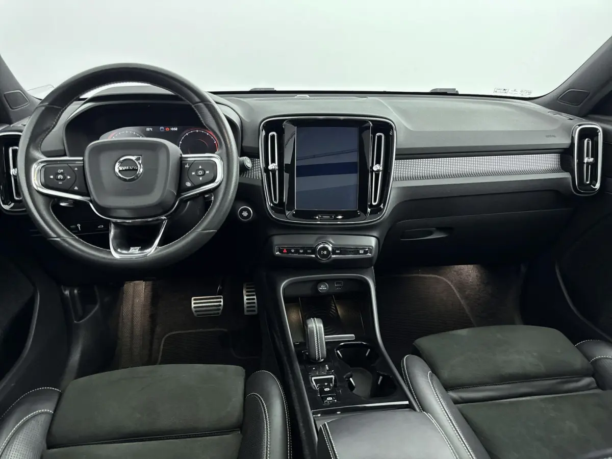 2.0 T5 AWD R-Design Intro Edition | Achteruitrijcamera | Panoramadak | Elektr. verstelbare stoelen + memory | Harman Kardon Soundsystem | Climate Control + Stoelverwarming |