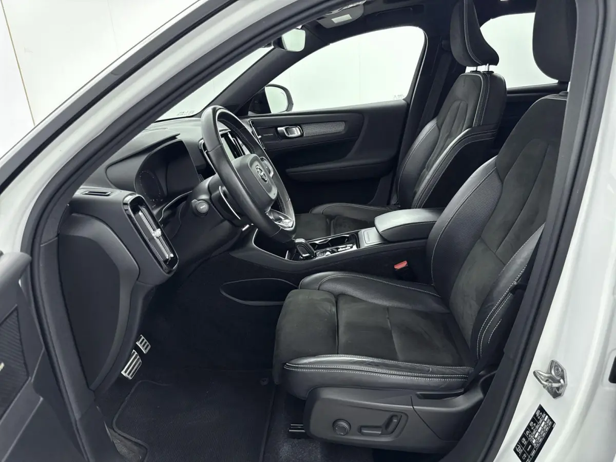 2.0 T5 AWD R-Design Intro Edition | Achteruitrijcamera | Panoramadak | Elektr. verstelbare stoelen + memory | Harman Kardon Soundsystem | Climate Control + Stoelverwarming |