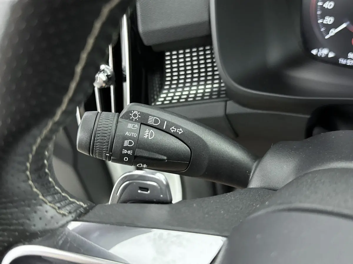 2.0 T5 AWD R-Design Intro Edition | Achteruitrijcamera | Panoramadak | Elektr. verstelbare stoelen + memory | Harman Kardon Soundsystem | Climate Control + Stoelverwarming |