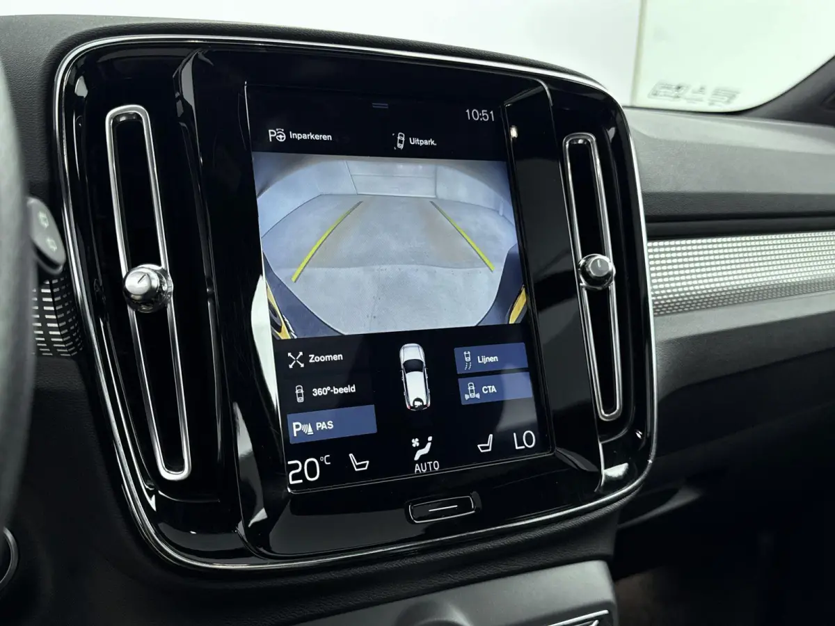 2.0 T5 AWD R-Design Intro Edition | Achteruitrijcamera | Panoramadak | Elektr. verstelbare stoelen + memory | Harman Kardon Soundsystem | Climate Control + Stoelverwarming |