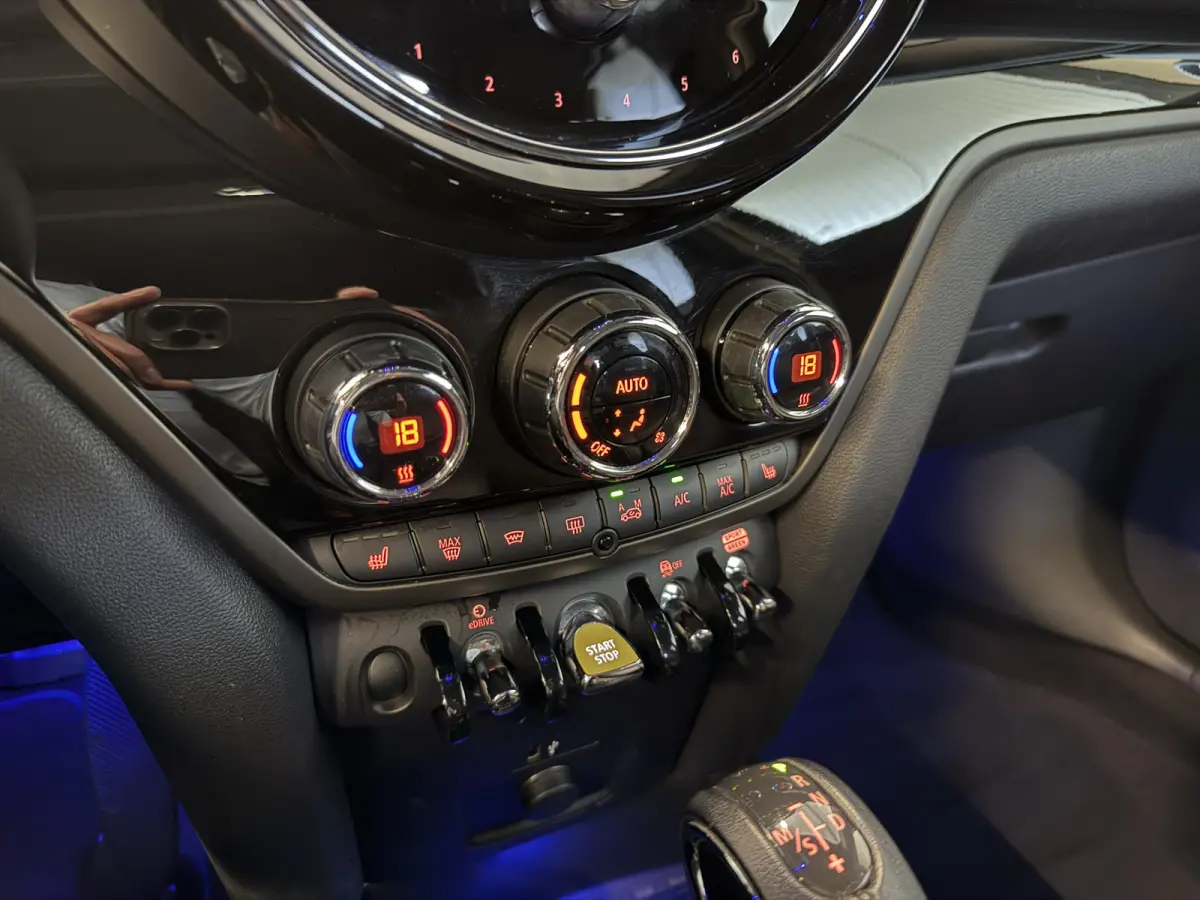 2.0 Cooper SE ALL4 Leder/Camera/Apple