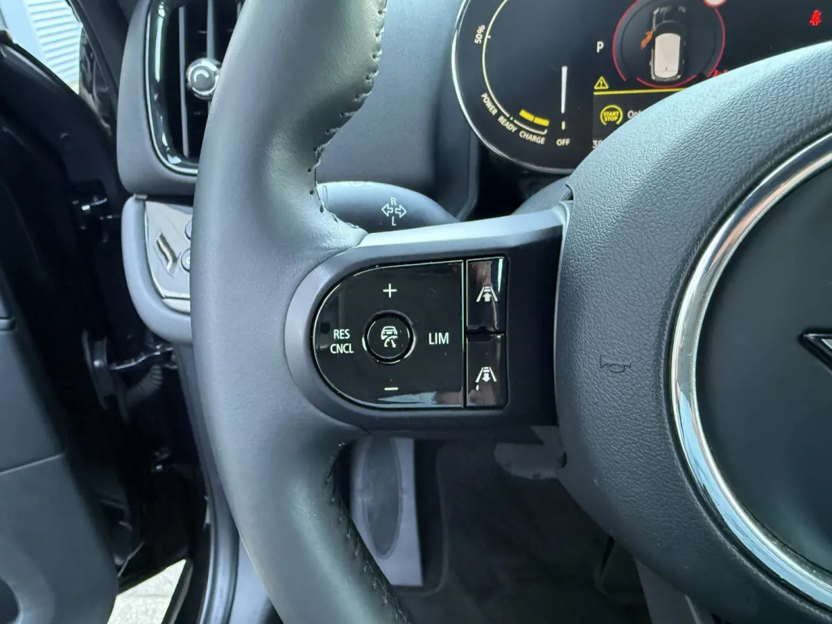 2.0 Cooper SE ALL4 Leder/Camera/Apple