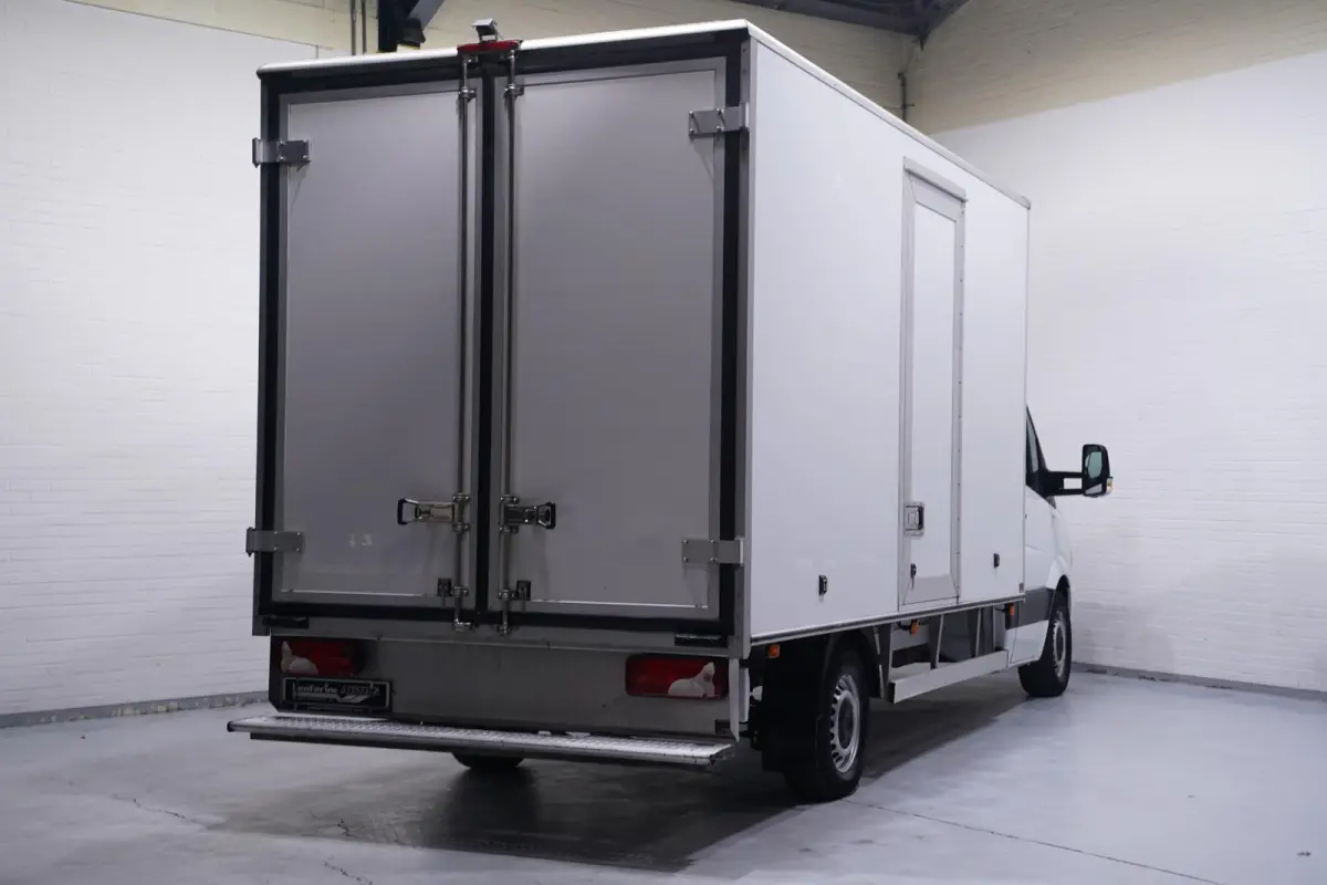 311 CDI Automaat Bakwagen met Deuren 20M3 Airco, Dakspoiler, LxBxH 430x210x220 cm, NAP, 3-Zits
