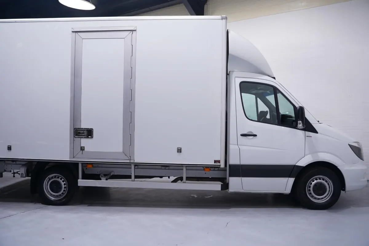 311 CDI Automaat Bakwagen met Deuren 20M3 Airco, Dakspoiler, LxBxH 430x210x220 cm, NAP, 3-Zits