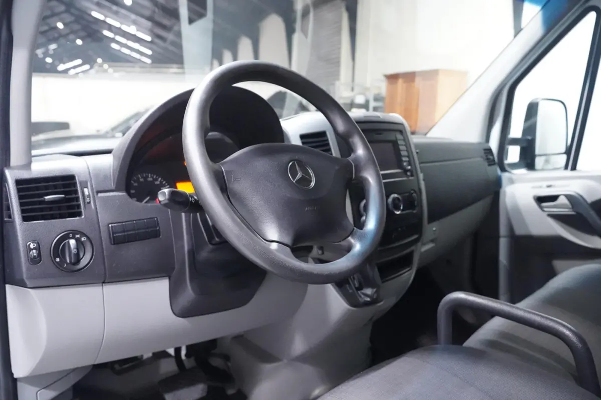 311 CDI Automaat Bakwagen met Deuren 20M3 Airco, Dakspoiler, LxBxH 430x210x220 cm, NAP, 3-Zits