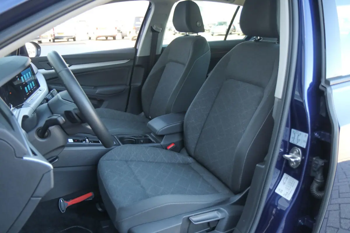 1.0 eTSI 110pk DSG Life | Navigatie | App Connect | Parkeersensoren