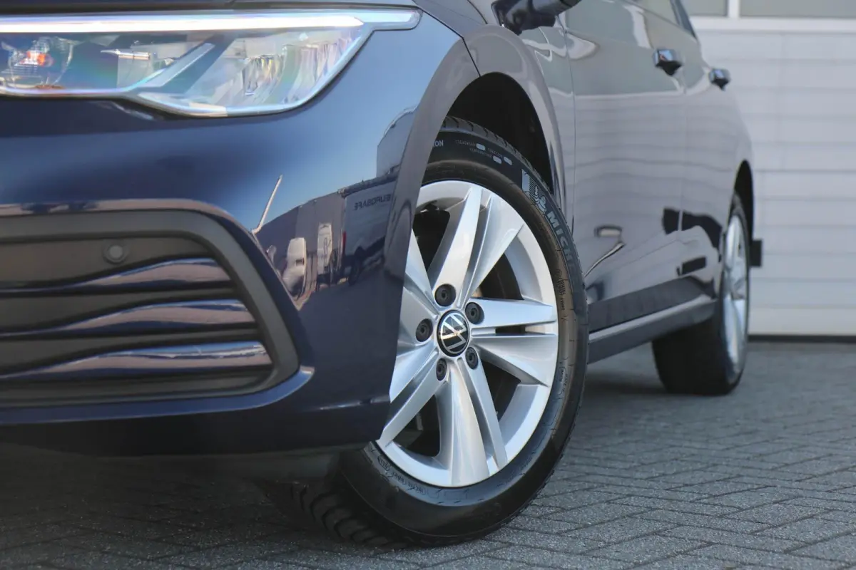 1.0 eTSI 110pk DSG Life | Navigatie | App Connect | Parkeersensoren