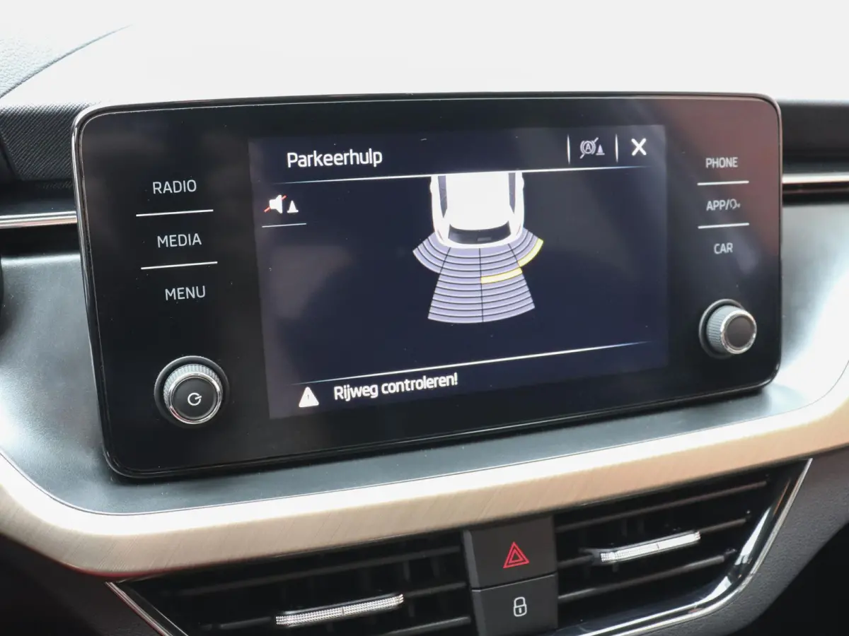 1.0 TSI 110pk DSG Style Navigatie Apple Carplay/Android Auto Adaptive Cruise control Parkeer sensoren Lichtmetalen Velgen