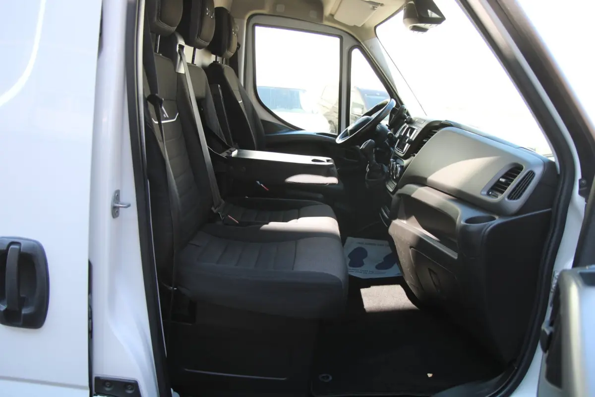 35S14V 2.3 410L L5H2 / Automaat / 3,5 ton trek / Trekhaak