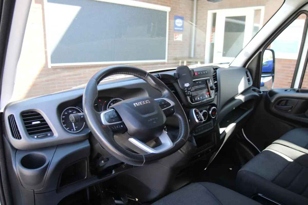35S14V 2.3 410L L5H2 / Automaat / 3,5 ton trek / Trekhaak