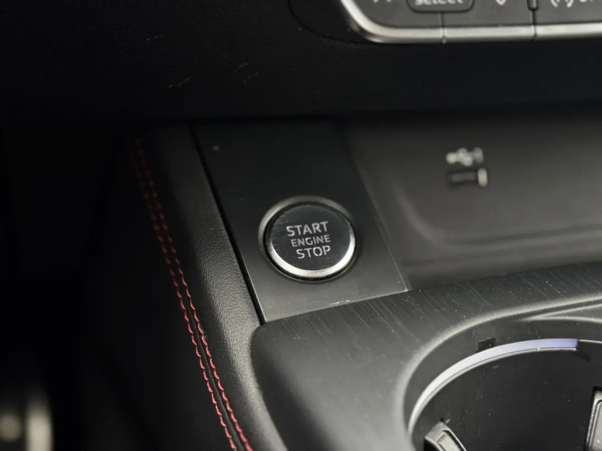 1.4TFSI Sport S line black edition|Carplay|18"