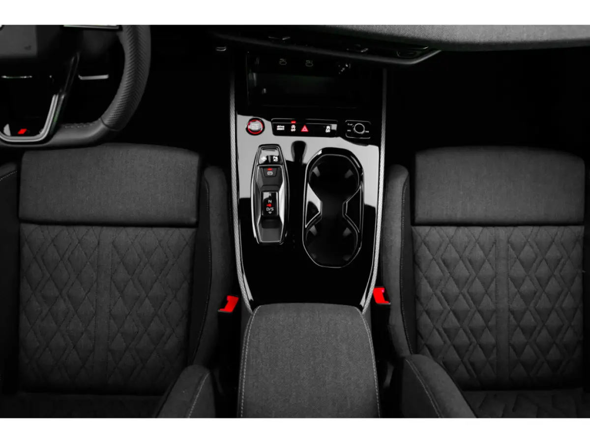 S edition 150PK | Rode Remklauwen | Trekhaak | Stoeverw. voor | Sfeerverlichting | Privacy Glas