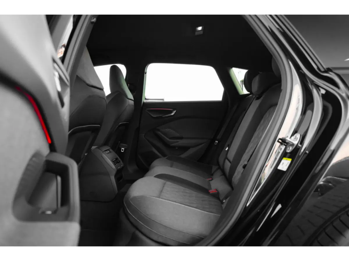 S edition 150PK | Rode Remklauwen | Trekhaak | Stoeverw. voor | Sfeerverlichting | Privacy Glas