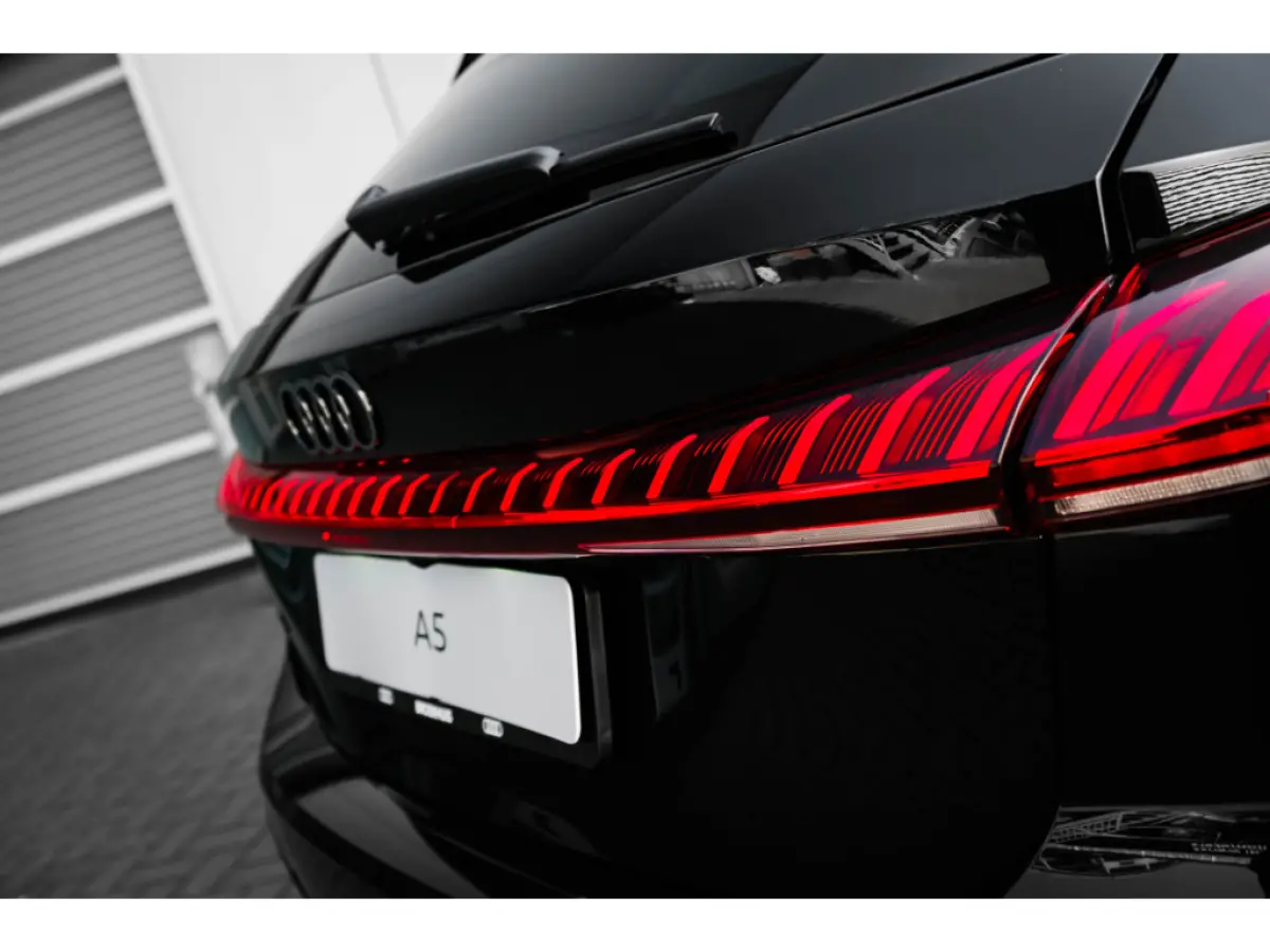 S edition 150PK | Rode Remklauwen | Trekhaak | Stoeverw. voor | Sfeerverlichting | Privacy Glas