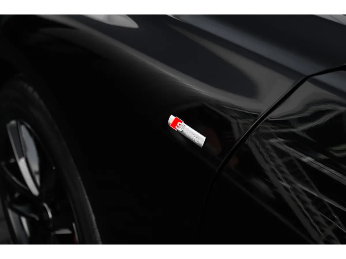 S edition 150PK | Rode Remklauwen | Trekhaak | Stoeverw. voor | Sfeerverlichting | Privacy Glas