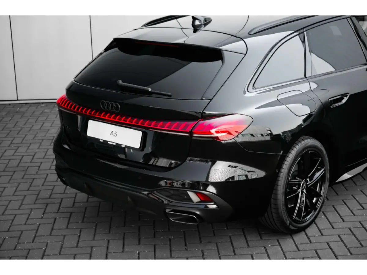 S edition 150PK | Rode Remklauwen | Trekhaak | Stoeverw. voor | Sfeerverlichting | Privacy Glas