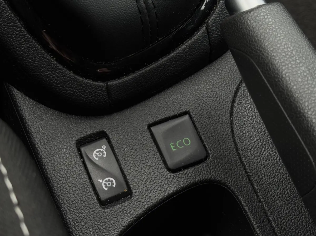 0.9 TCe Limited|DAB|Cruise|NAV|LM
