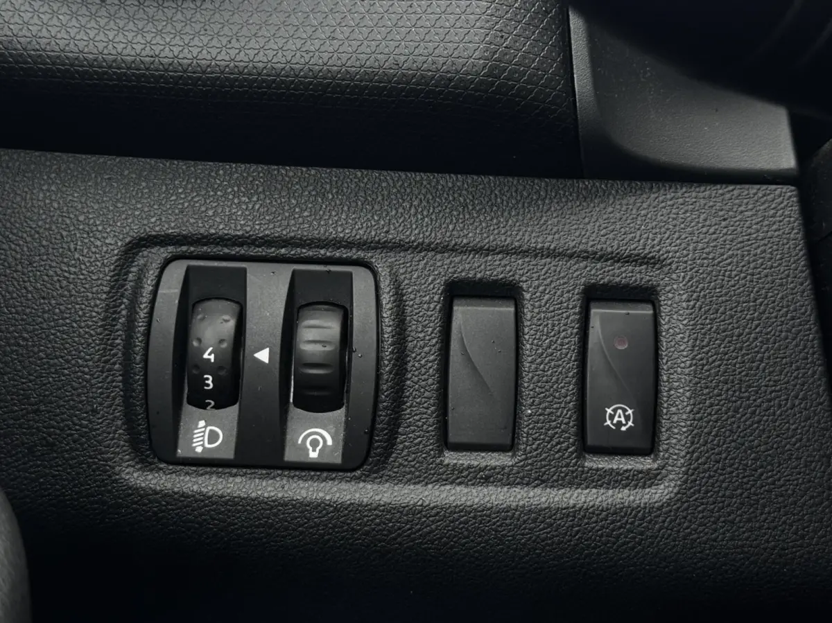 0.9 TCe Limited|DAB|Cruise|NAV|LM