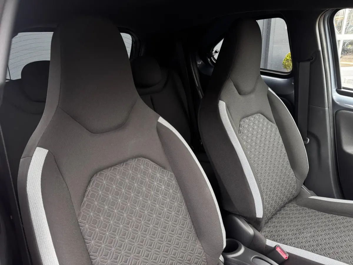 1.0 VVT-i S-CVT Pulse | Automaat | Camera | Carplay | Adaptive Cruise |