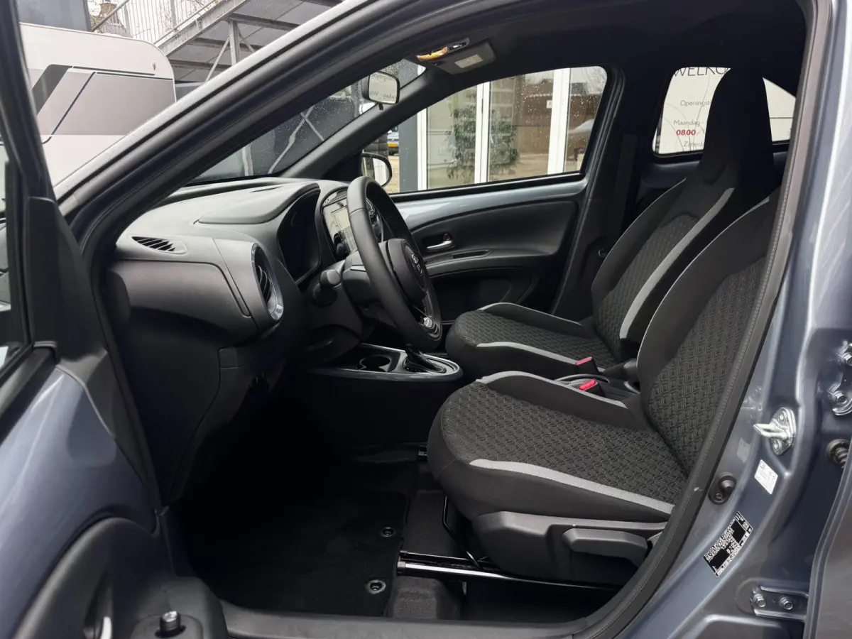 1.0 VVT-i S-CVT Pulse | Automaat | Camera | Carplay | Adaptive Cruise |