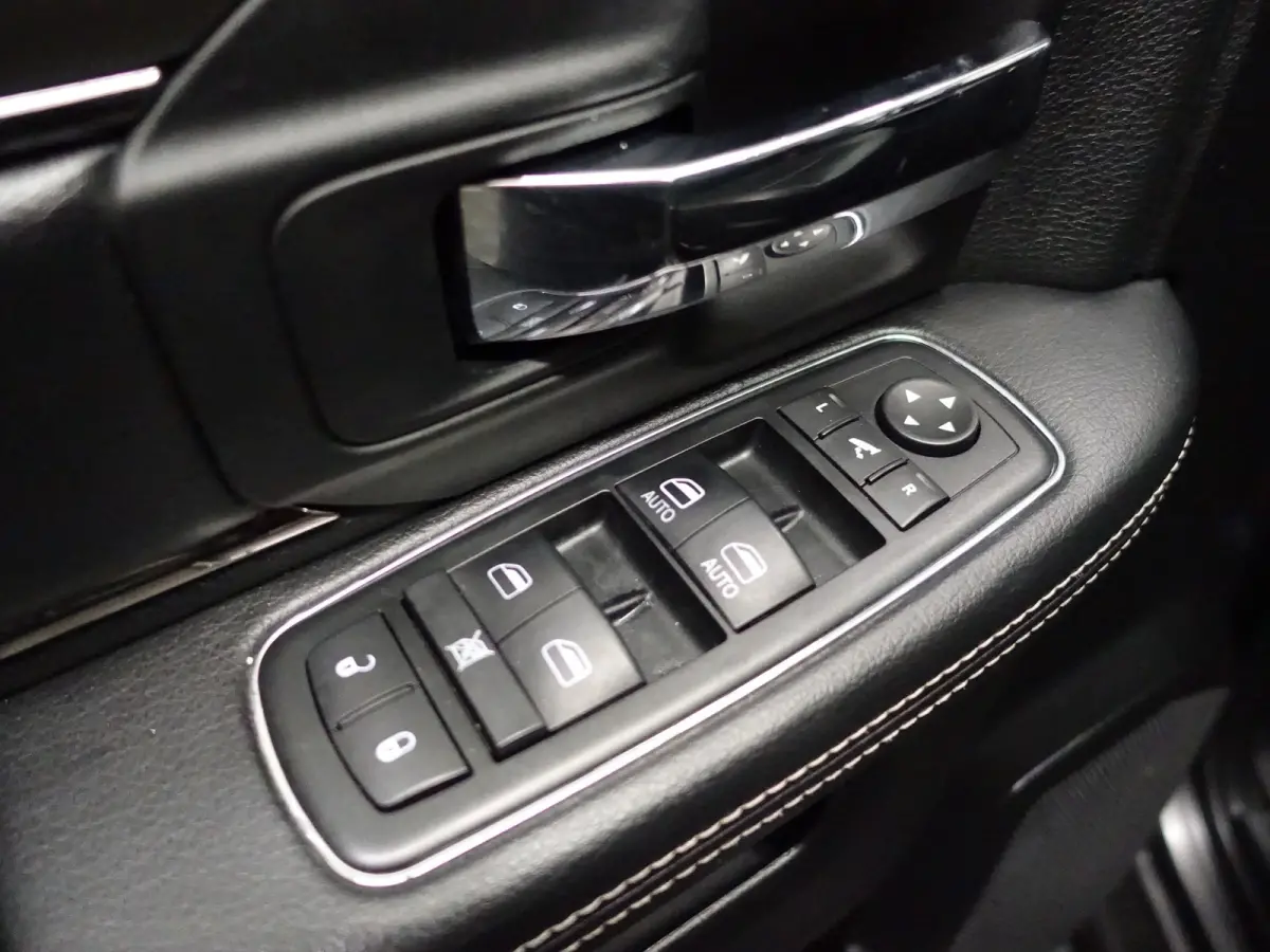 1500 5.7 V8 4x4 Quad Cab 6'4 Laramie Aut- LPG G3, Schuifdak, Elek Verwarmd/Geventileerd Interieur, Alpine Audio, Camera