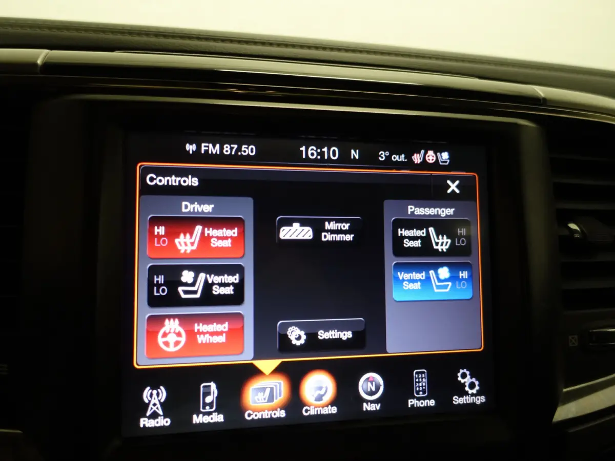 1500 5.7 V8 4x4 Quad Cab 6'4 Laramie Aut- LPG G3, Schuifdak, Elek Verwarmd/Geventileerd Interieur, Alpine Audio, Camera
