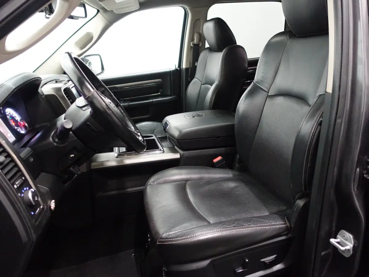 1500 5.7 V8 4x4 Quad Cab 6'4 Laramie Aut- LPG G3, Schuifdak, Elek Verwarmd/Geventileerd Interieur, Alpine Audio, Camera