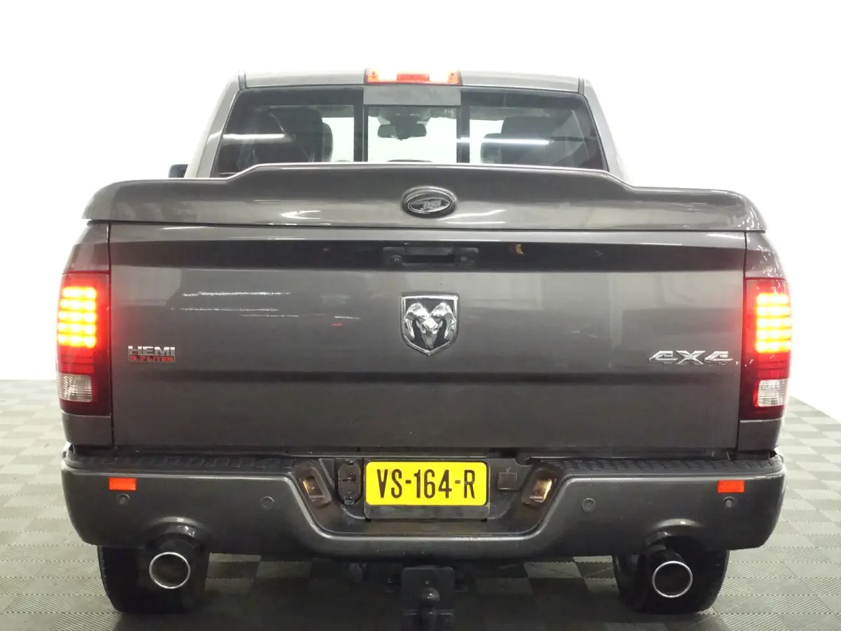 1500 5.7 V8 4x4 Quad Cab 6'4 Laramie Aut- LPG G3, Schuifdak, Elek Verwarmd/Geventileerd Interieur, Alpine Audio, Camera
