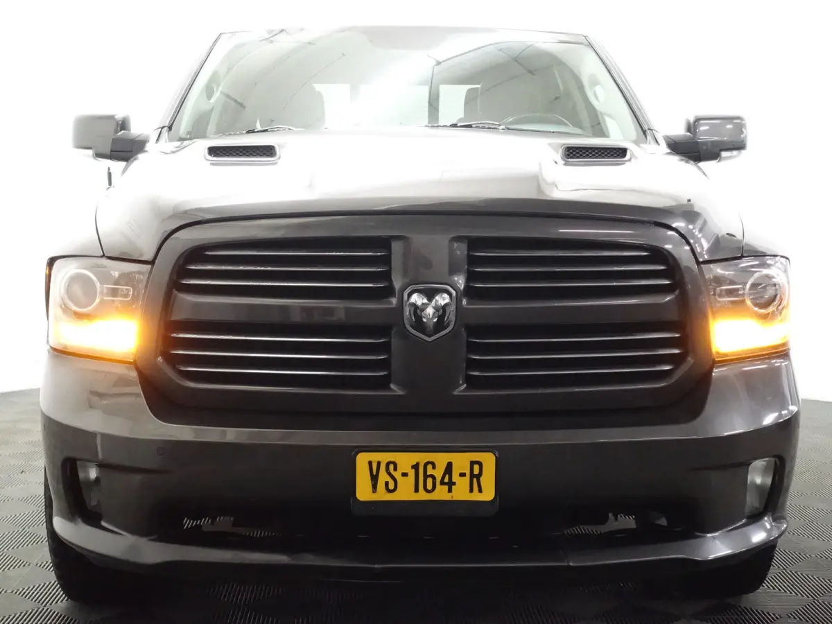 1500 5.7 V8 4x4 Quad Cab 6'4 Laramie Aut- LPG G3, Schuifdak, Elek Verwarmd/Geventileerd Interieur, Alpine Audio, Camera