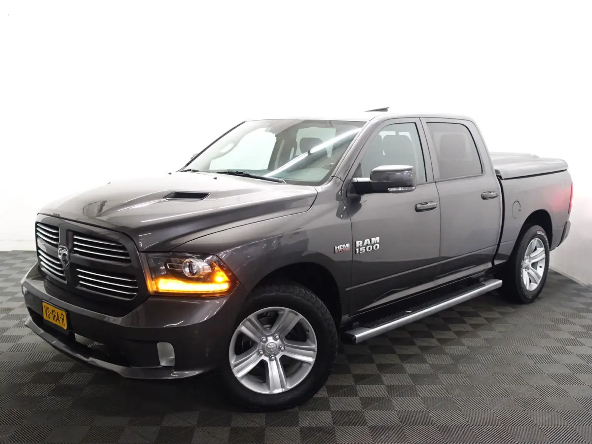 1500 5.7 V8 4x4 Quad Cab 6'4 Laramie Aut- LPG G3, Schuifdak, Elek Verwarmd/Geventileerd Interieur, Alpine Audio, Camera