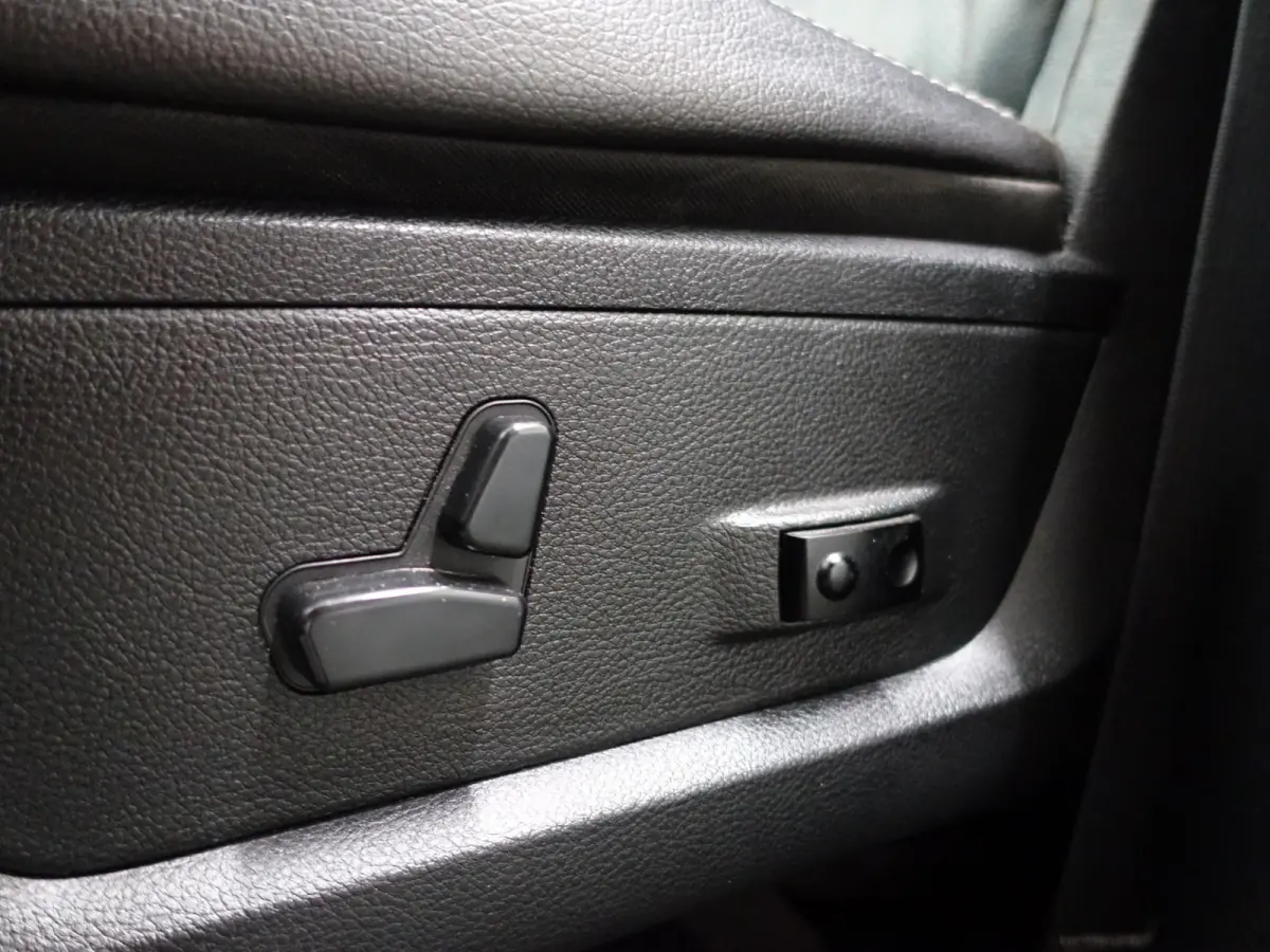 1500 5.7 V8 4x4 Quad Cab 6'4 Laramie Aut- LPG G3, Schuifdak, Elek Verwarmd/Geventileerd Interieur, Alpine Audio, Camera