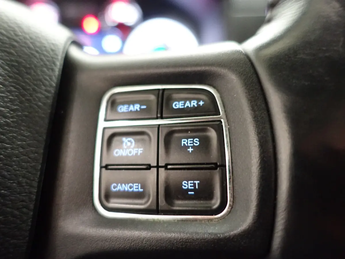 1500 5.7 V8 4x4 Quad Cab 6'4 Laramie Aut- LPG G3, Schuifdak, Elek Verwarmd/Geventileerd Interieur, Alpine Audio, Camera