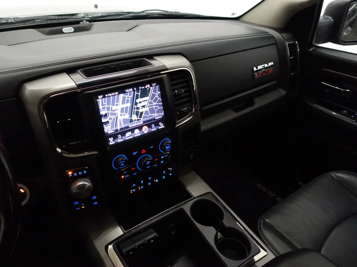 1500 5.7 V8 4x4 Quad Cab 6'4 Laramie Aut- LPG G3, Schuifdak, Elek Verwarmd/Geventileerd Interieur, Alpine Audio, Camera