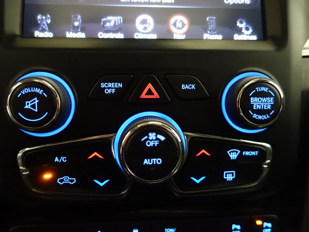 1500 5.7 V8 4x4 Quad Cab 6'4 Laramie Aut- LPG G3, Schuifdak, Elek Verwarmd/Geventileerd Interieur, Alpine Audio, Camera