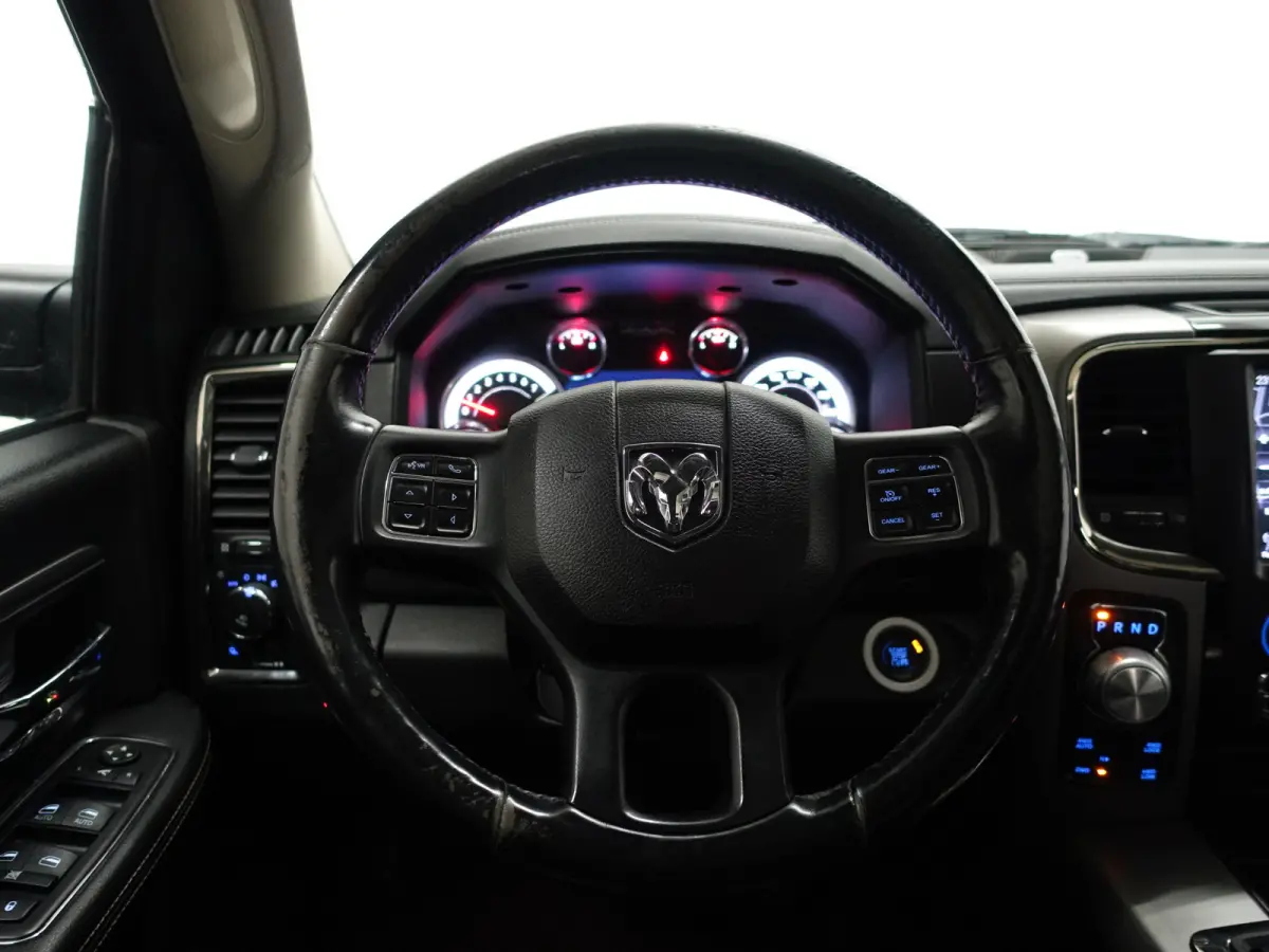 1500 5.7 V8 4x4 Quad Cab 6'4 Laramie Aut- LPG G3, Schuifdak, Elek Verwarmd/Geventileerd Interieur, Alpine Audio, Camera