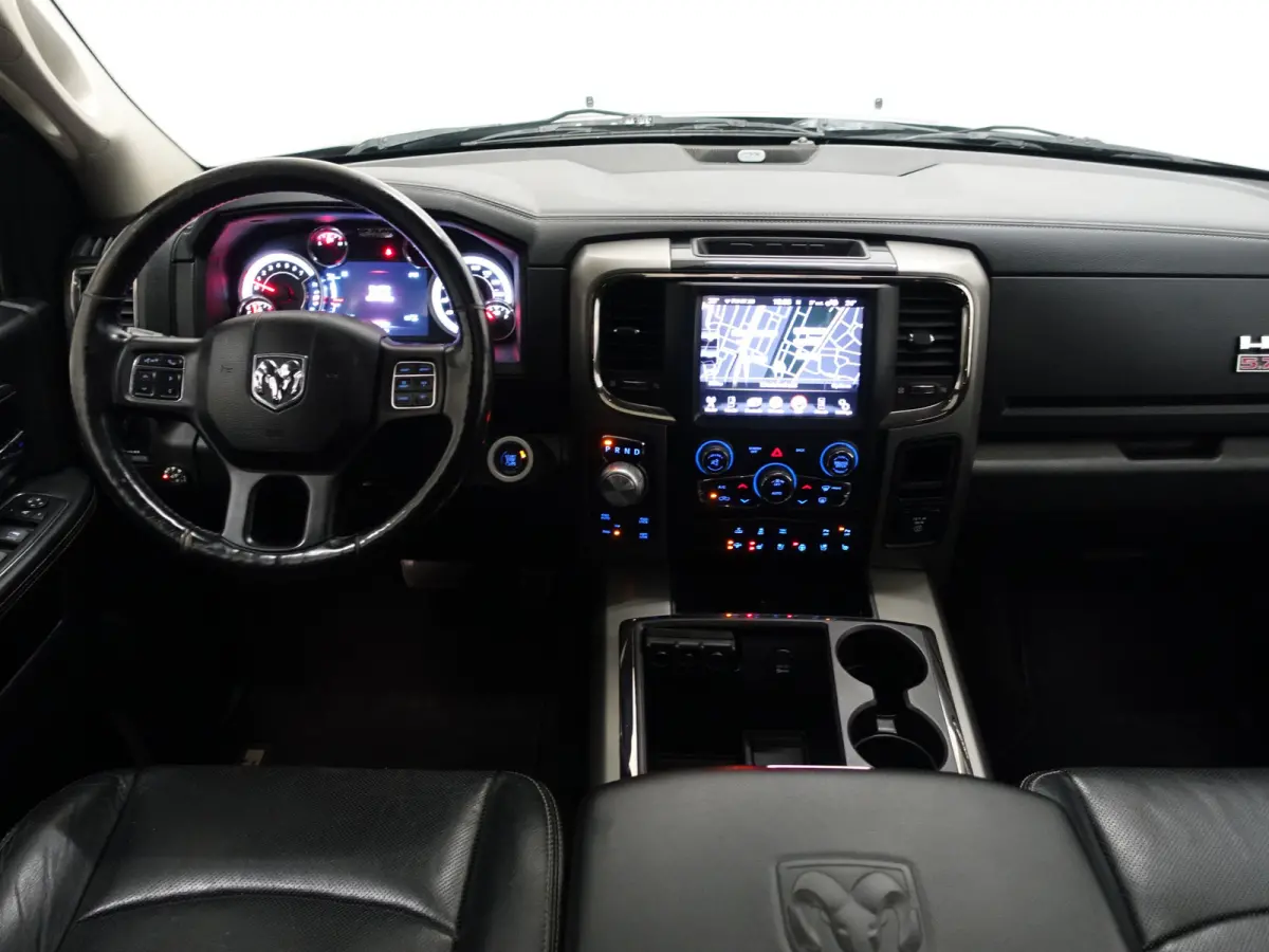1500 5.7 V8 4x4 Quad Cab 6'4 Laramie Aut- LPG G3, Schuifdak, Elek Verwarmd/Geventileerd Interieur, Alpine Audio, Camera
