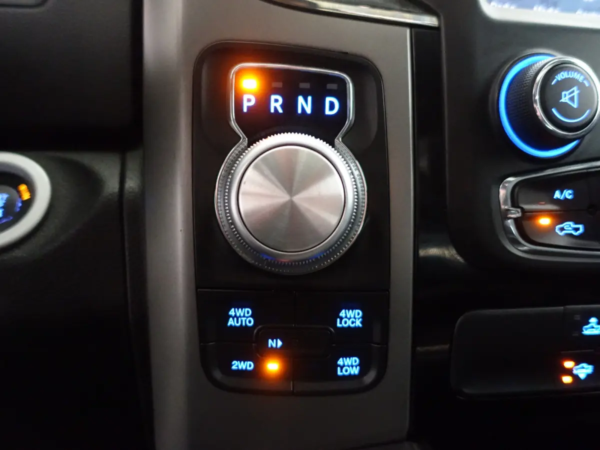1500 5.7 V8 4x4 Quad Cab 6'4 Laramie Aut- LPG G3, Schuifdak, Elek Verwarmd/Geventileerd Interieur, Alpine Audio, Camera